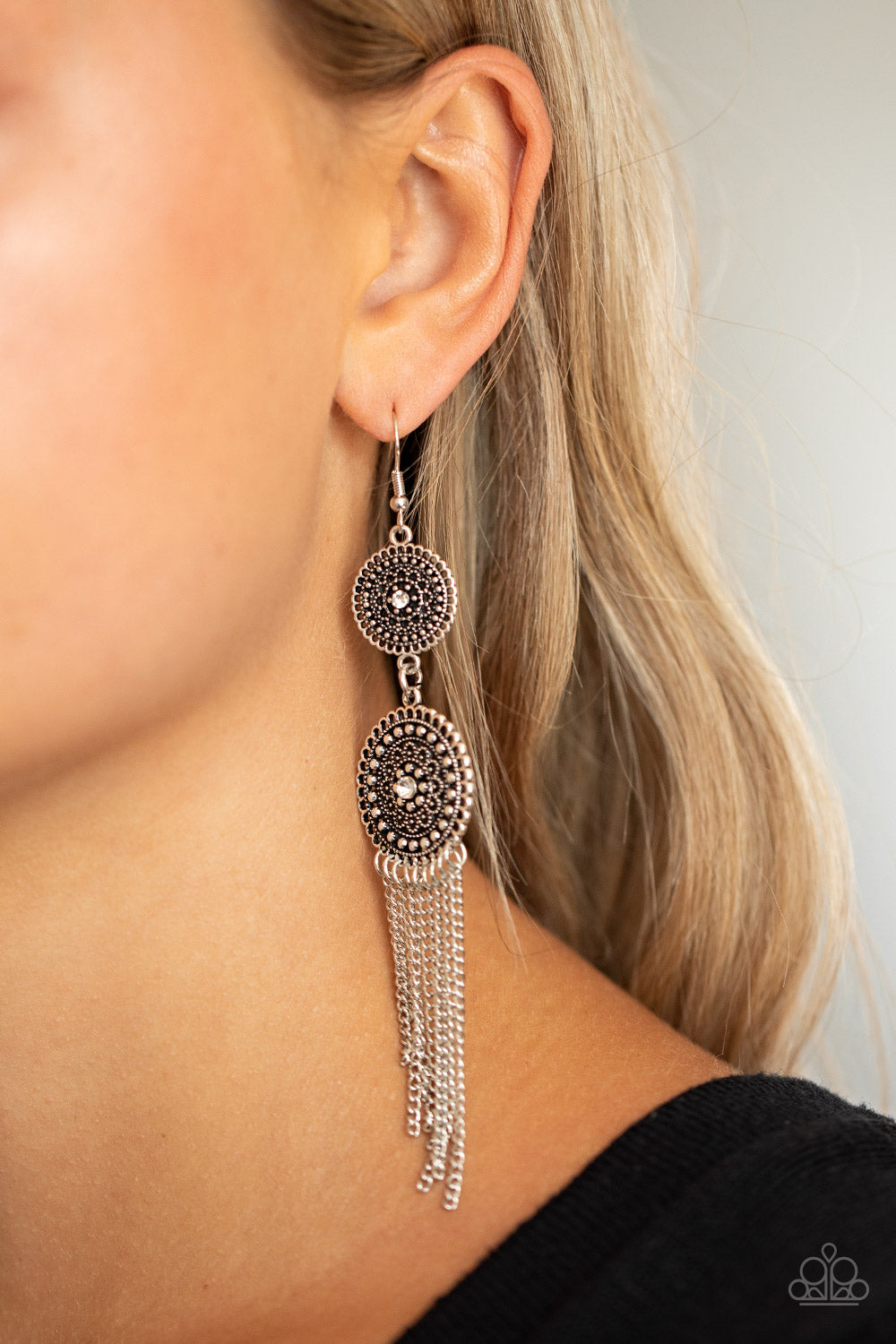 Paparazzi Medallion Mecca White Earrings