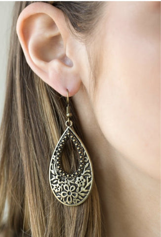 Paparazzi Spring Flinging - Brass Earrings