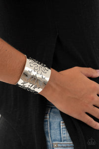 Paparazzi Get Your Bloom On - Silver Bracelet
